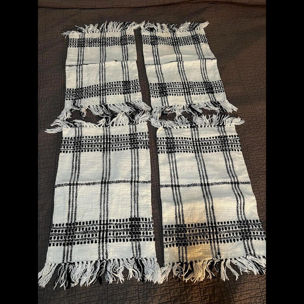 CYNTHIA ROWLEY PLACEMATS BLACK & WHITE FRINGE SET OF 4 NWOT